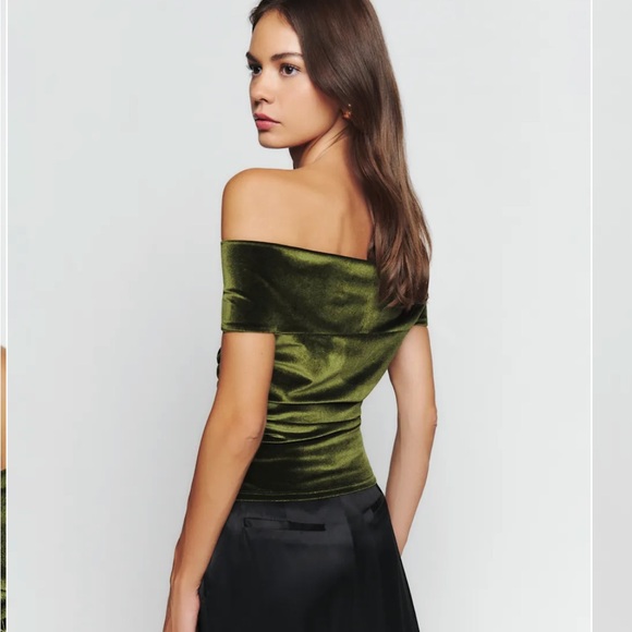 Reformation Ezlynn Knit Top
Color: Moss Green Velvet - Picture 5 of 7